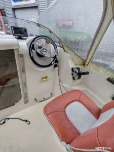 Quicksilver 450 Cabin 9