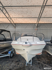 Quicksilver 450 Cabin 11