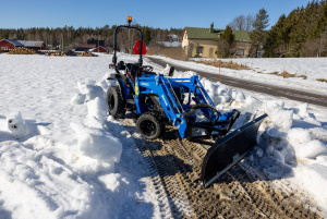 Traktori Solis 26 6+2 4WD SS, Etukuormaajalla 3