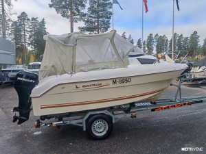 Quicksilver 450 Cabin 3