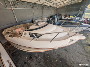 Quicksilver 450 Cabin 12